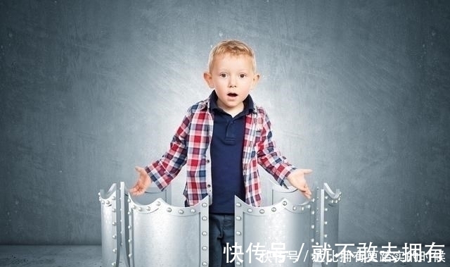 冰箱|一不留神，小宝的手就被冰箱门夹到了；孩子每天要面临多少危险？