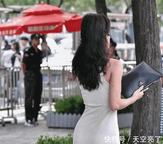 这个天气，总有一件简单的裙子能够入得了你的眼吧