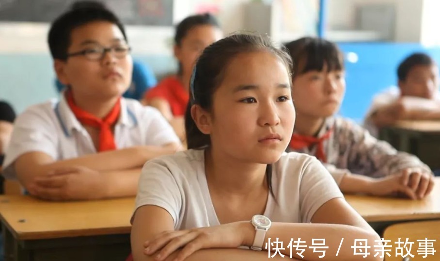 幼儿园|萌娃一本正经地教育父母:这里不能碰!给害羞的大人上了一课