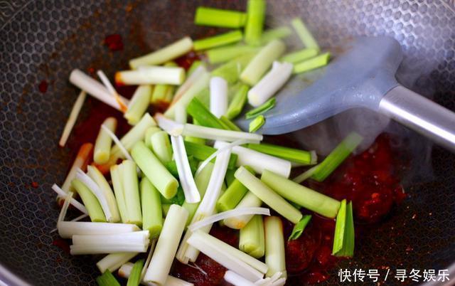 年夜饭里的下酒菜,腊肠炒蒜苗,新手小白也容易学会