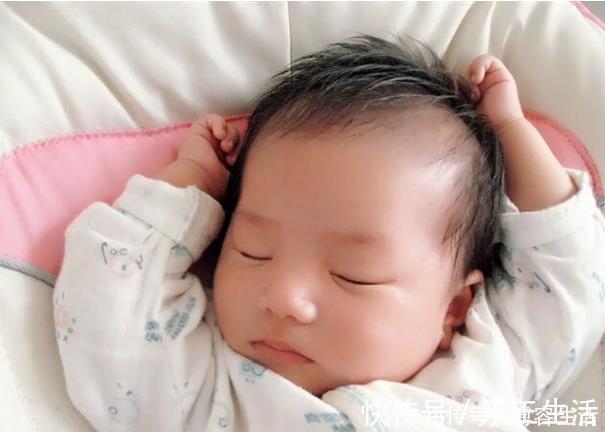 颈部|孩子总是歪着头睡觉,这个原因,可不能忽视