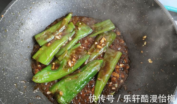 青椒|夏天多吃它,2块钱1斤,维C含量高,简单一炒,美味下饭