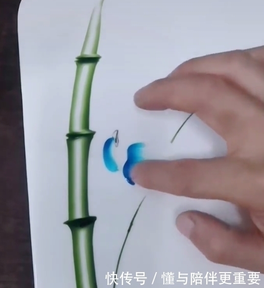 小鸟&画师用果酱画竹子小鸟,独特手法震惊全场,网友:天使吻过的手