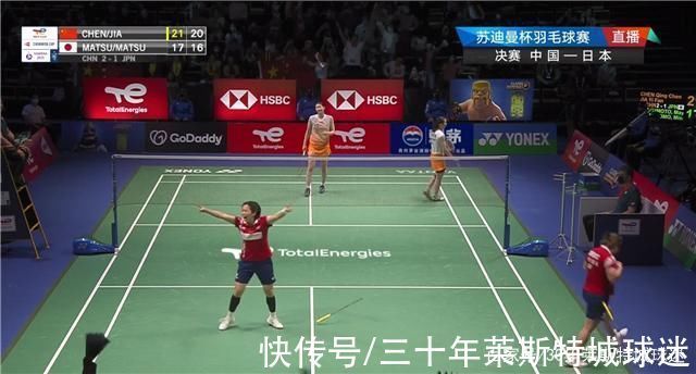 中国队|张军的肚子又大了!率平均23岁的国羽站上冠军领奖台,日本很羡慕