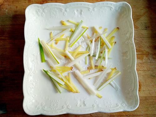 香煎小鲳鱼：别看这鱼不大点，但煎完的香味是真大