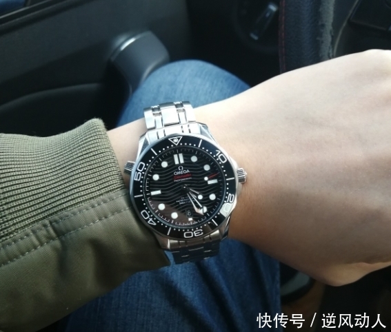 万国和欧米茄谁的档次高?海洋时计和海马300选谁不后悔