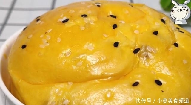 面粉里加3个鸡蛋,不用烤不用烙,比馒头简单,比包子好吃,解馋