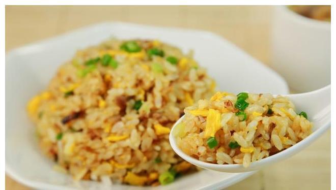 米饭|做蛋炒饭时，先炒鸡蛋还是先炒米饭？都不对，“金包银”更好吃