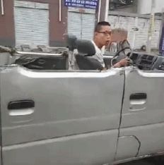 |搞笑GIF：大兄弟，你敞篷多少钱买的
