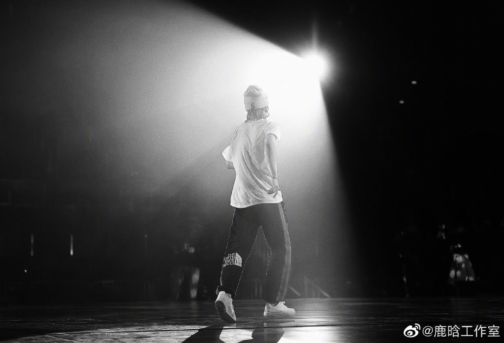 鹿晗2021巡回演唱会重庆站演出取消，启动退票工作