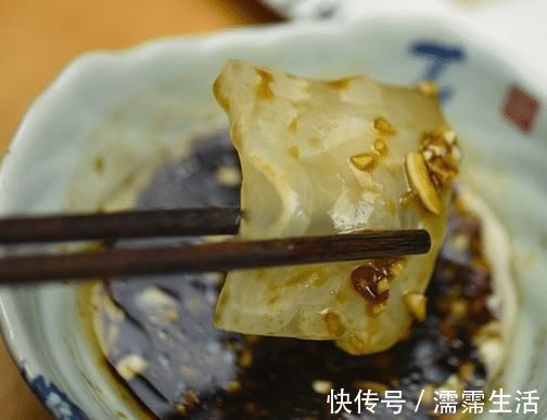 做猪皮冻,不要直接焯水!再加一步,晶莹剔透,嫩滑q弹,吃不腻