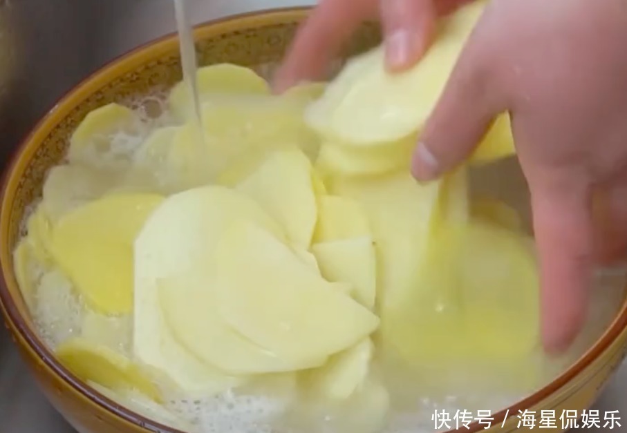 薯片|用土豆给孩子炸个薯片,做法简单,一口酥脆,不比超市卖的差
