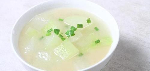 五种蔬菜,或是“湿气王”,趁早撤离饭桌,湿气可能离你而去