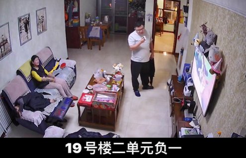 周伯通|36岁男子每天用电话手表…约9岁男孩打球！上热搜后扎心回应