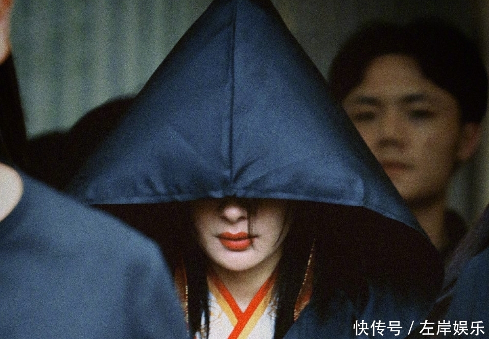 斗篷 《密室大逃脱》新路透曝光,全员黑色大斗篷,杨幂美成冷艳女杀手