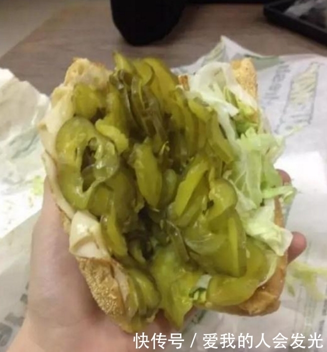 位客人|你永远不会知道,服务员上菜时会给你拿来什么东西