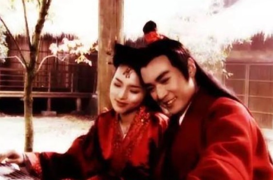 两个人|才女对联招亲:一杆银枪挡雄兵百万,书生巧答下联,抱得美人归