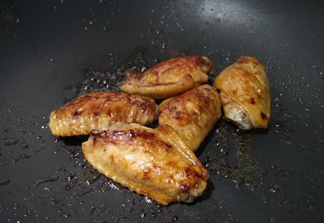适量|鸡翅这样做,简单几步,香而不腻,每做一次孩子都能吃精光