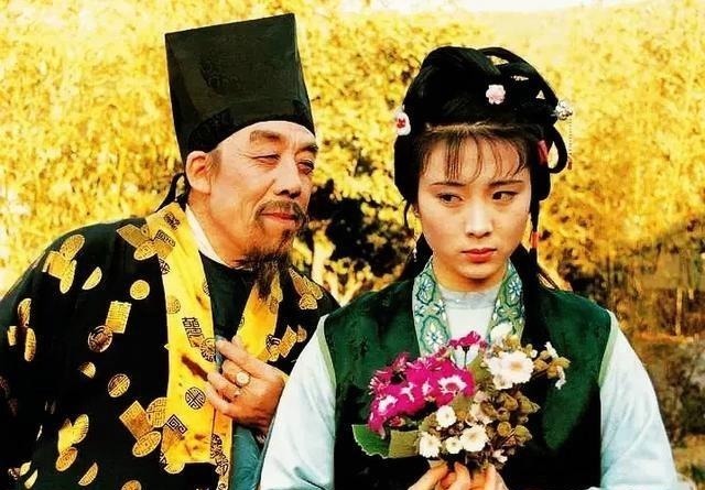 王夫人|贾母真没替鸳鸯打算吗?她对王熙凤开的玩笑,透露了内心想法