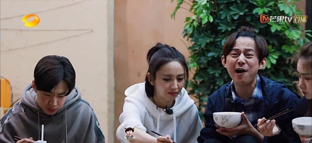 何炅屡次在《向往的生活》中做这样的事情，众网友：演得不累吗？