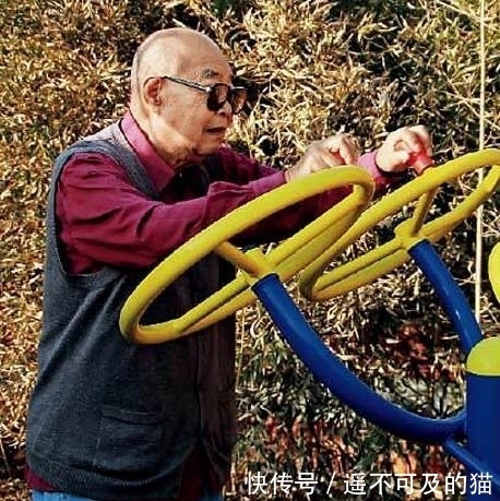 大难|他14岁跟随首长，当师长时遇大难，被老首长下令相救，如今97岁