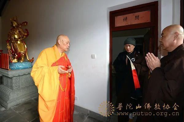 恭迎|闭关四年圆满道慈大和尚恭迎仁证法师出关