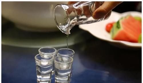 养生|每天晚上喝一两白酒,是养生还是伤身?今天告诉你答案,勿信谣言