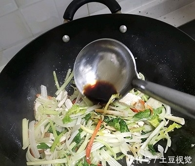 豆腐干炒芹菜的做法