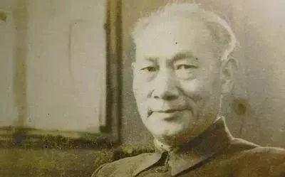 首长|一位老乞丐找到红军，身份令师首长惊讶，总理竟亲自出门迎接