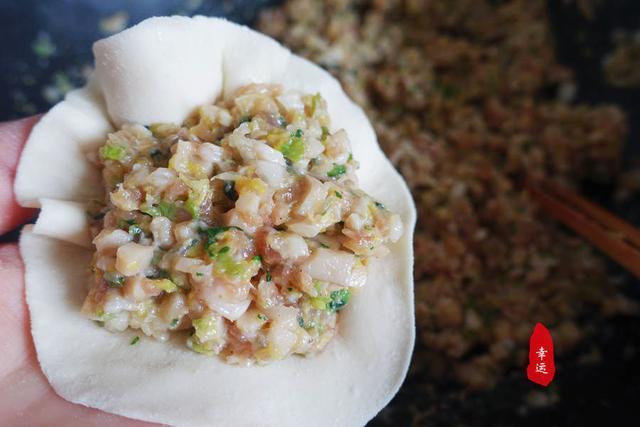 肉馅|第一次用杏鲍菇做馅,没想到嚼起来很Q弹,口感真不错