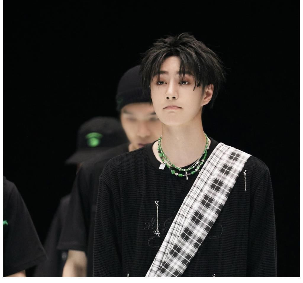 《街舞4》即将开播，王一博接连上热搜，观众直言：反差太大