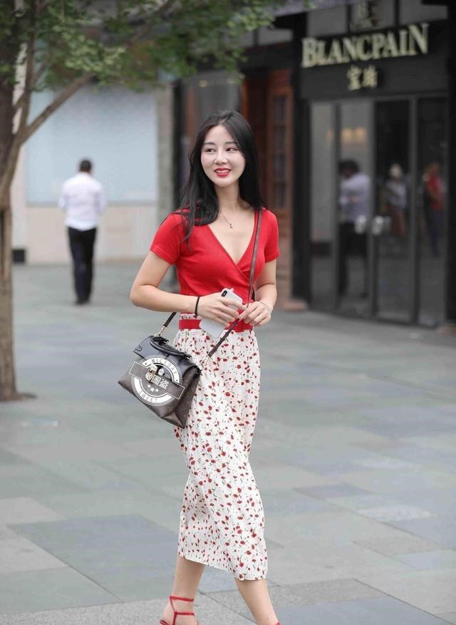 穿搭 包臀裙遮肉的穿搭秘籍，使人感到眼前一亮，都很方便！