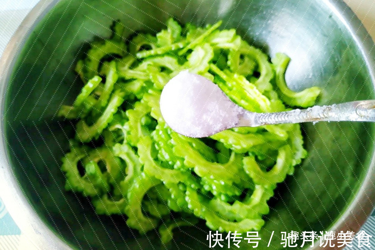 35℃高温还上火,我建议你多吃苦瓜!清热败火,营养消暑