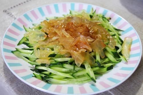 食材|晒晒我家三伏天晚餐,北方口味三菜一汤吃得香,网友经济味美