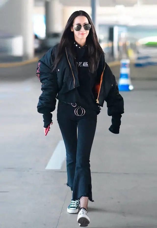  冬季，羽绒服里边搭什么？