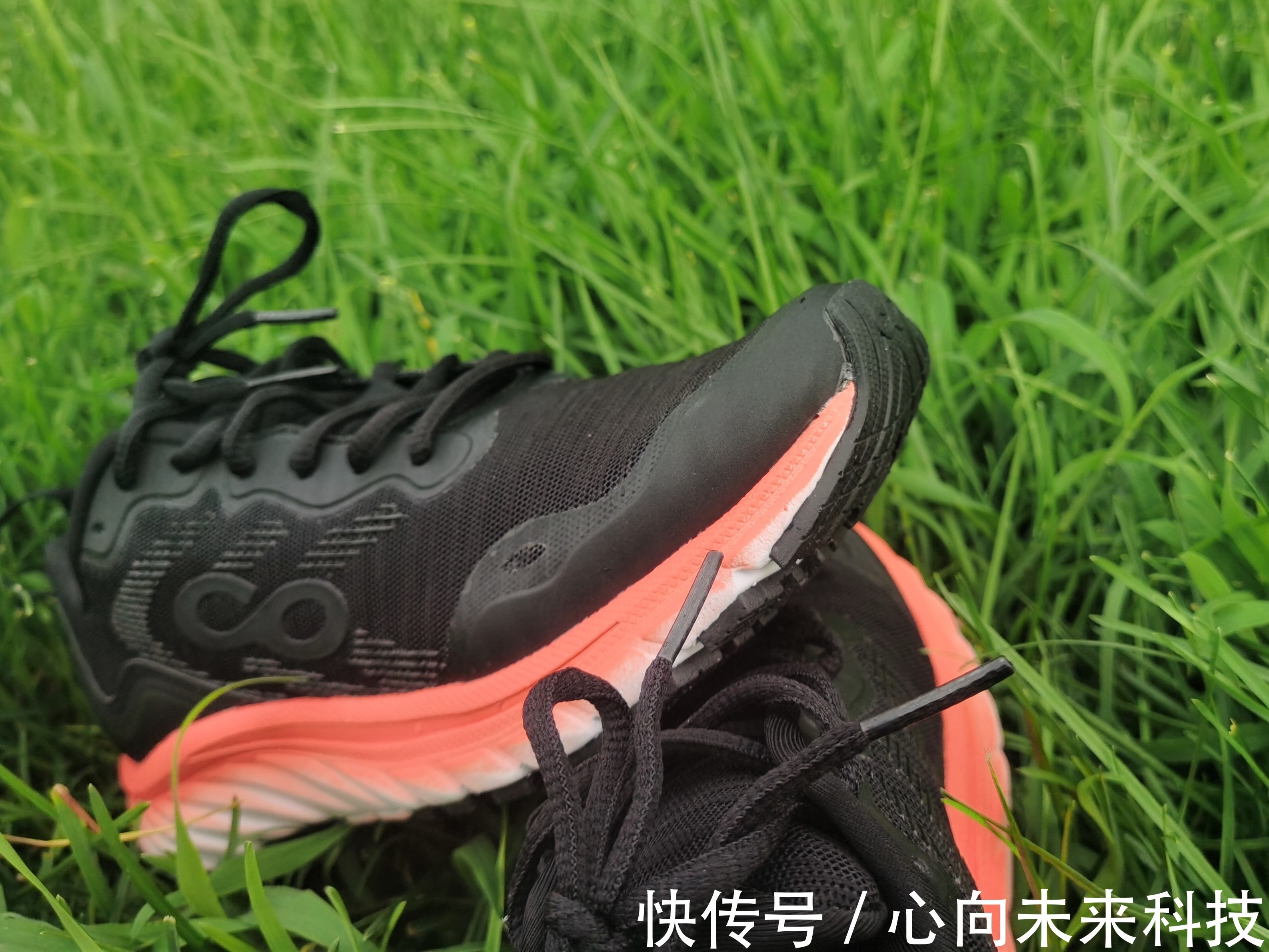 跑步|亚健康想开跑却不知如何选鞋,咕咚10K悦弹跑鞋,入门跑者首选