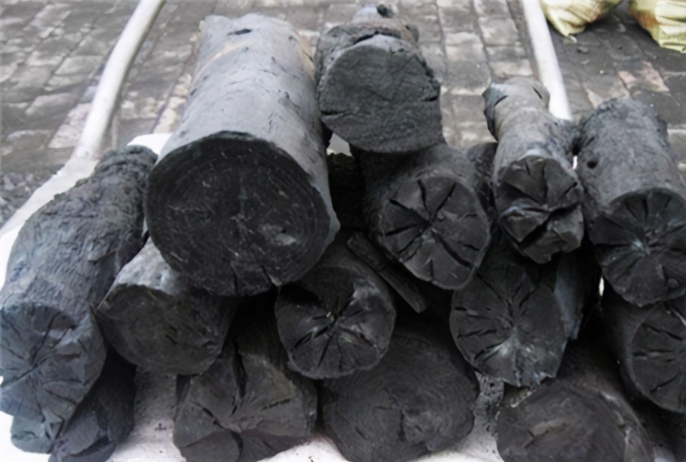 冻死骨!古代穷人过寒冬,为何宁可在户外冻死,也不挖地窖御寒,是懒吗