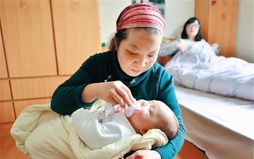 宝宝|医生:经常抱孩子和经常躺孩子,长大后区别很明显,哪个更健康