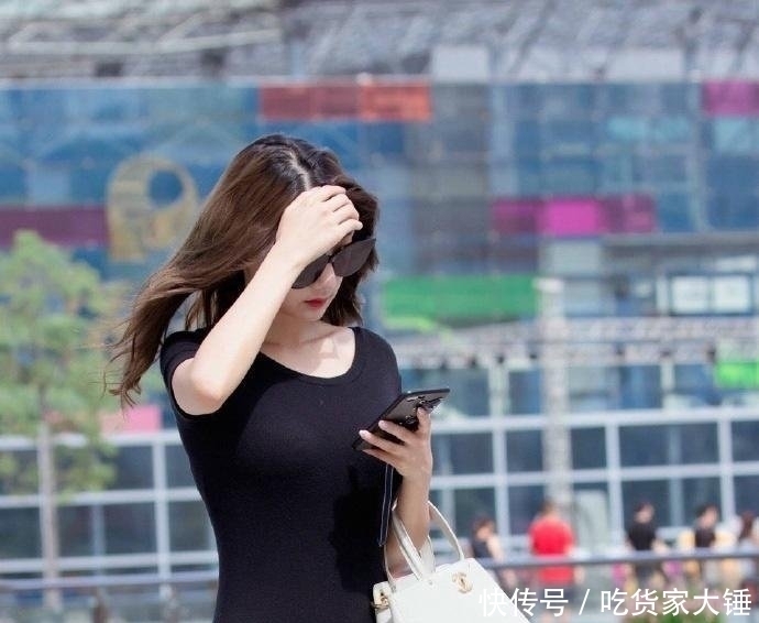 微胖|街拍微胖身材才是极品,穿紧身裙女人味十足