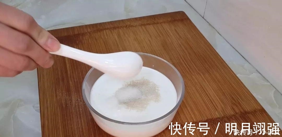 面粉还能这样做,不用一滴水,比面包火烧都好吃,老婆3个不够吃