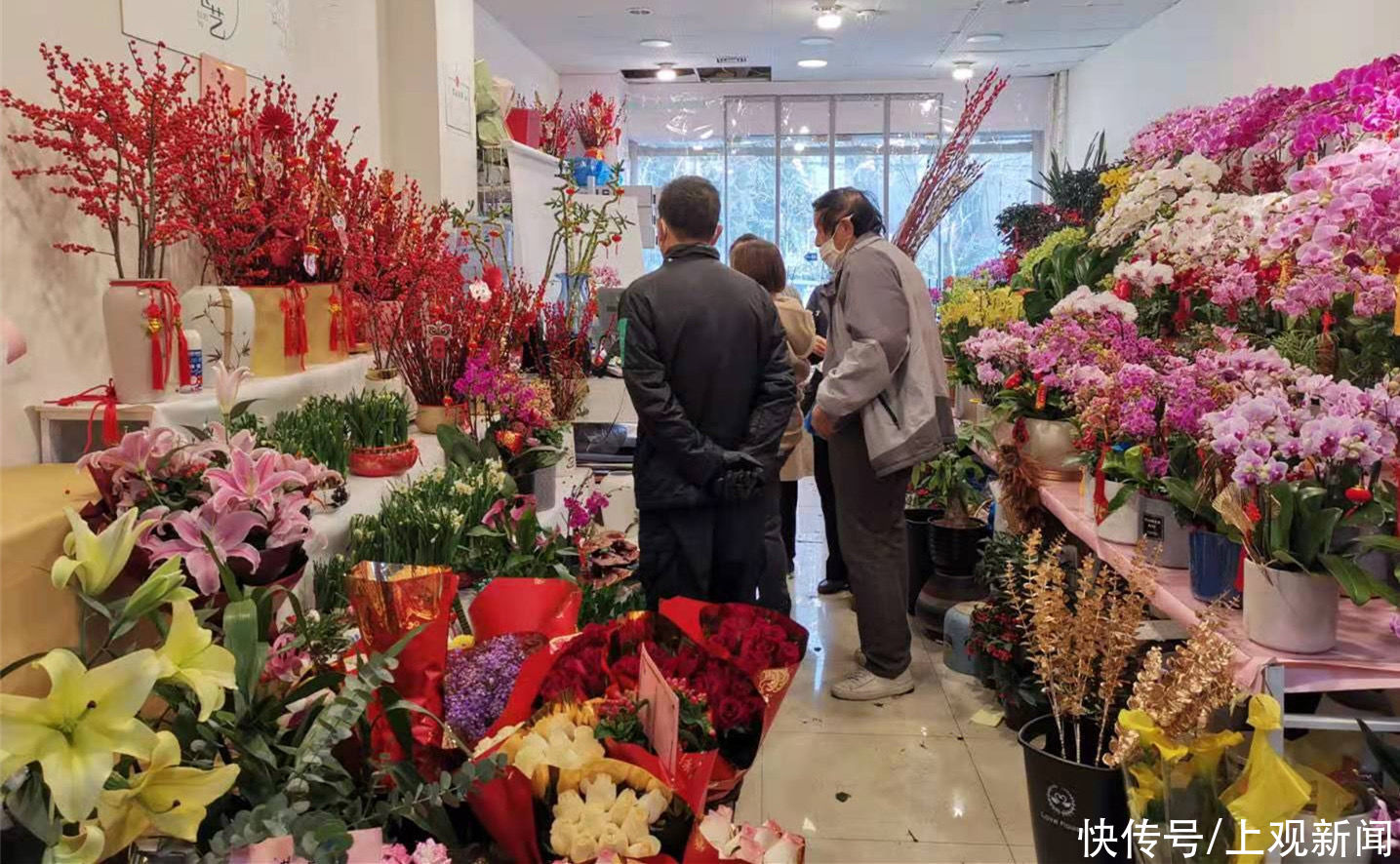  上海中心城区这个花市春节不打烊，“宅家中，在鲜花旁喝下午茶，挺好”