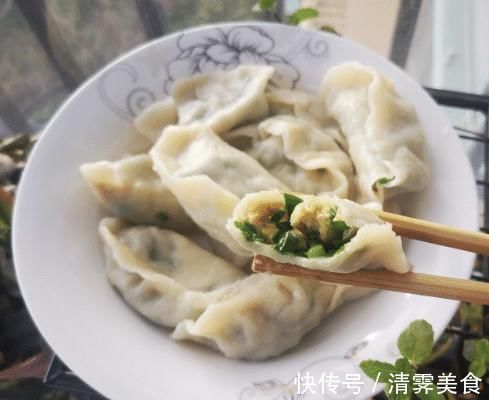 包韭菜饺子，调料越多越难吃，三种就足够了！这样做饺子鲜嫩美味