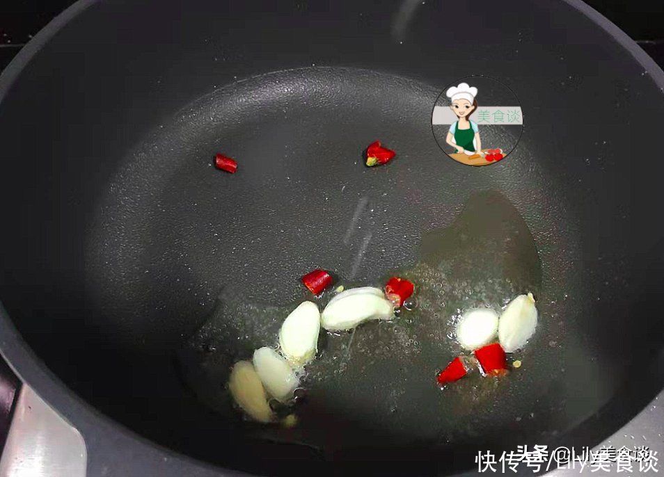 苹果|这菜人人吃得起，维C量比苹果高，切丝加料一炒，爽脆开胃，真香