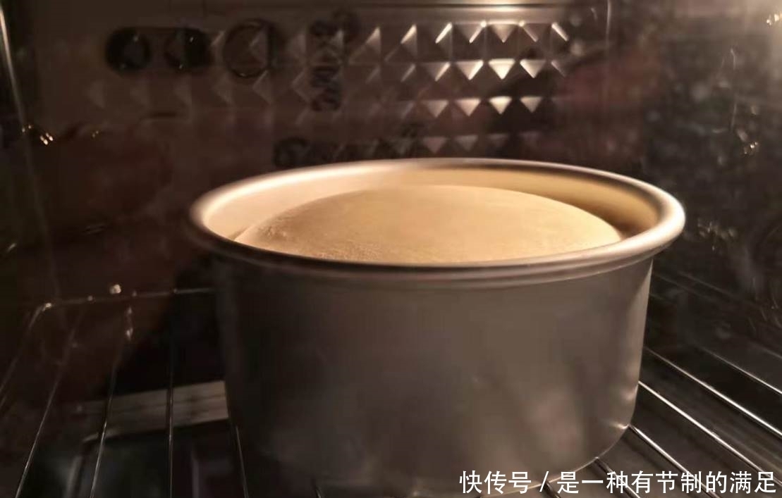 做好这一步，普通的戚风蛋糕，也能拥有“水光肌”