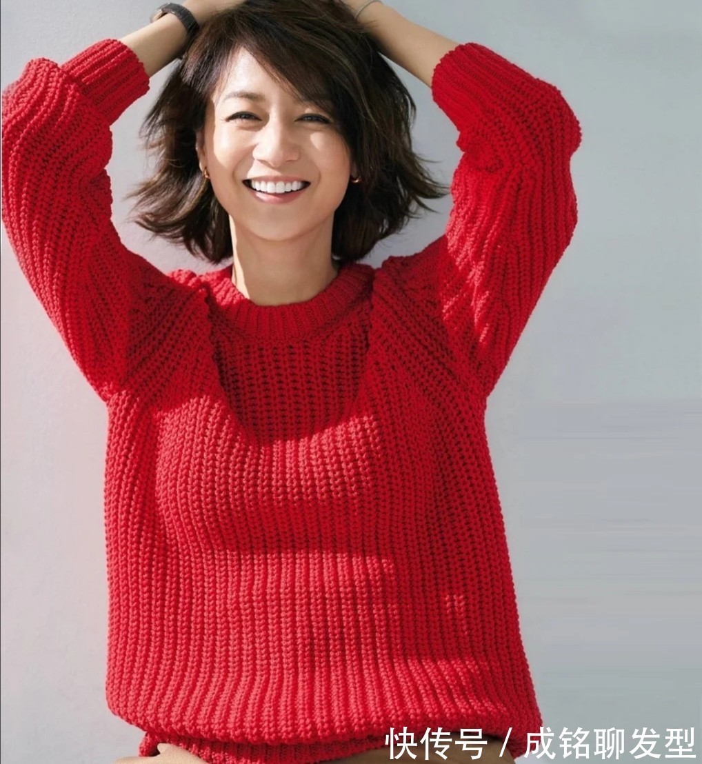 时尚|四五十岁的女人穿红色也好看!只需学会这几招,时尚大气不易撞衫