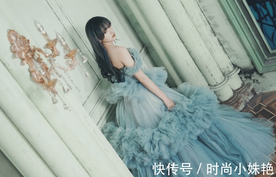 程瀟一組婚紗照片曝光,藍灰發色搭配藍色婚紗,在逃公主本人吧