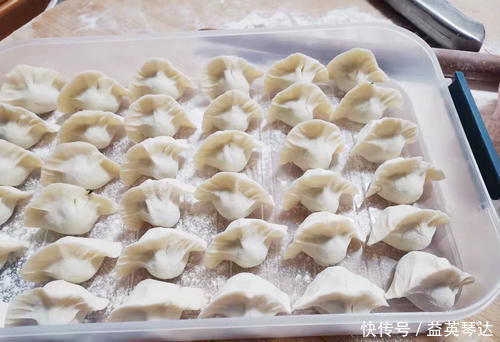 饺子|饺子包好后别直接放冰箱，容易开裂粘连，教你一招，放1年都新鲜