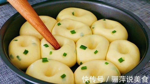 玉米面懒人早餐饼，比手抓饼简单好吃，学会了早餐天天不重样，香