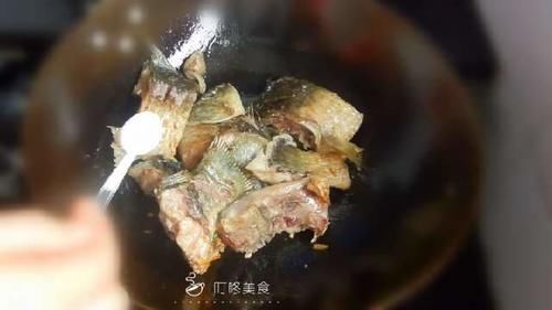  鲫鱼汤的正确做法，注意了这细节，你也可以做到汤鲜肉美