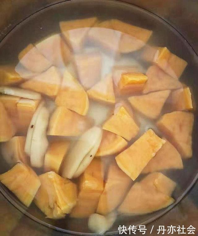 红薯块|红薯和它一起煮,早晚吃一点,宿便没了,腰变细了,气色也好了
